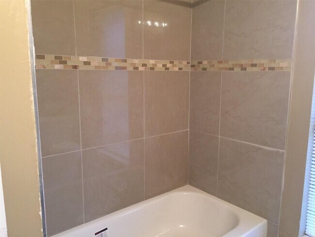 Building Photo - 17318 Edgehaven Dr