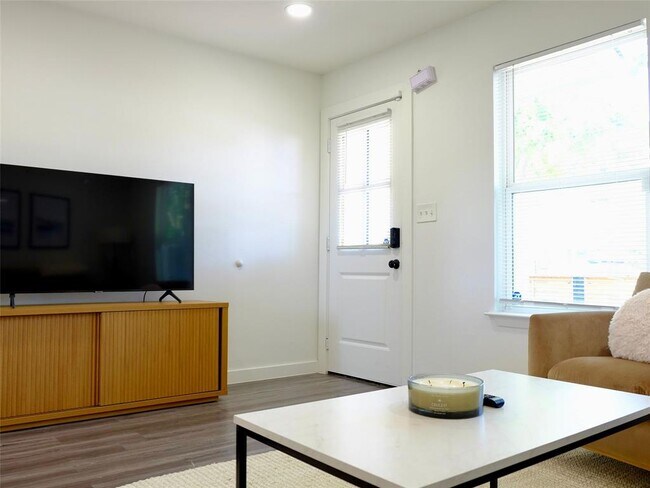 Building Photo - 1401 Marcus Pl