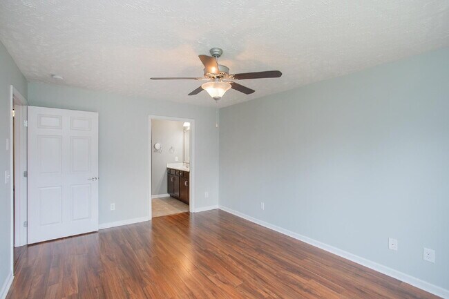 Building Photo - Single-level 2-bed, 2-bath townhome in 55+ community with pool, clubhouse, fitness center and gro...
