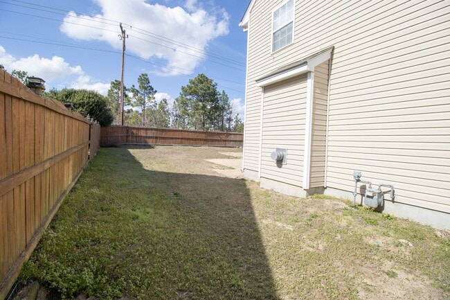 Building Photo - Beautiful 3BR/2.5BA Home with Fenced Yard, Granite Kitchen & Neighborhood Pool