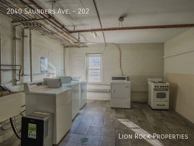 Building Photo - 2040 W Saunders Ave