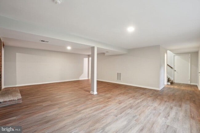 Building Photo - 1440 Woodacre Dr