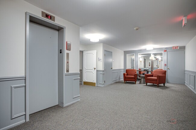 Building Photo - 1220 Park Ave W