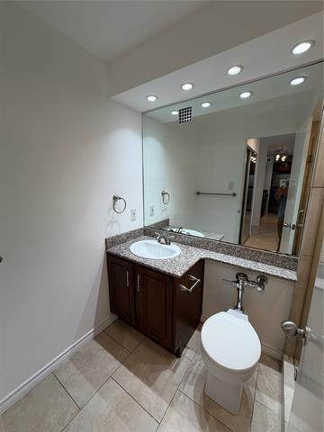 Building Photo - 3883 Turtle Creek Dr