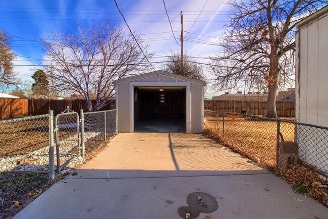 Building Photo - Modern Elegance in Denver: Recently Renovated 2BR/1BA Gem with Detached Garage and Fenced Yard!