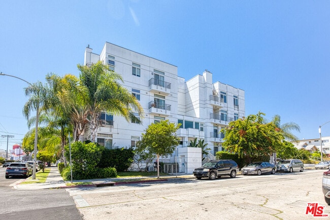 Building Photo - 401 N Serrano Ave