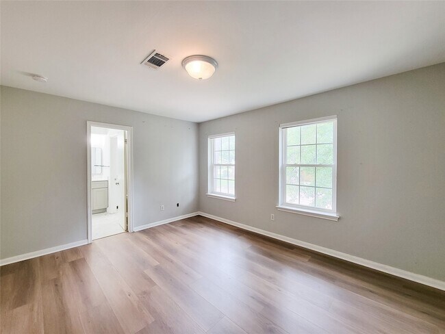 Building Photo - 13406 Glen Erica Dr