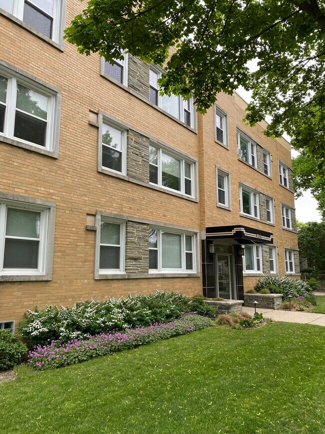 Primary Photo - 700 Henry Clay E St