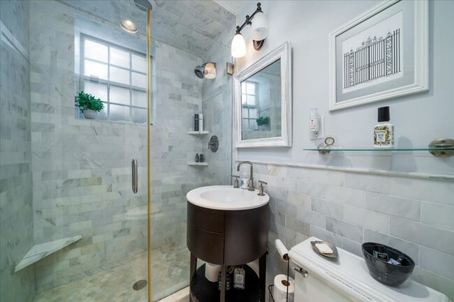 Building Photo - Downtown Cottage- Fully Furnished