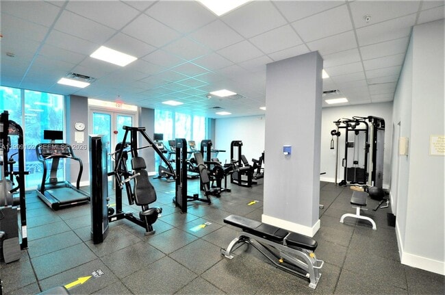 Building Photo - 2030 S Ocean Dr