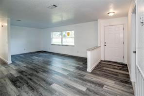 Building Photo - Recently updated, custom 3/2/2 on fenced corner lot in Inverness, $1900/mo!