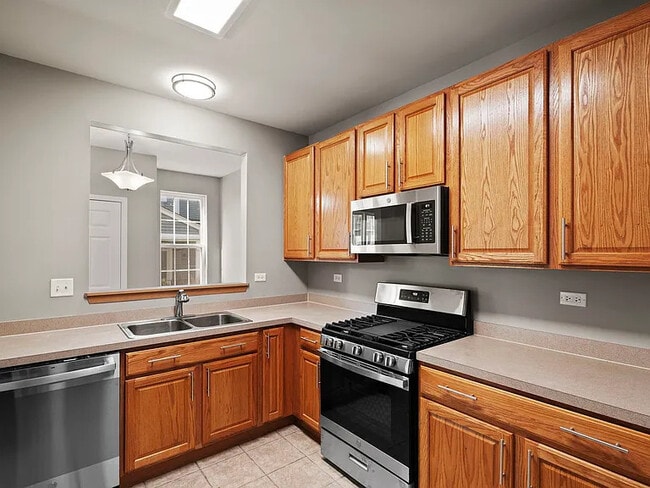 Building Photo - 2568 Golf Ridge Cir