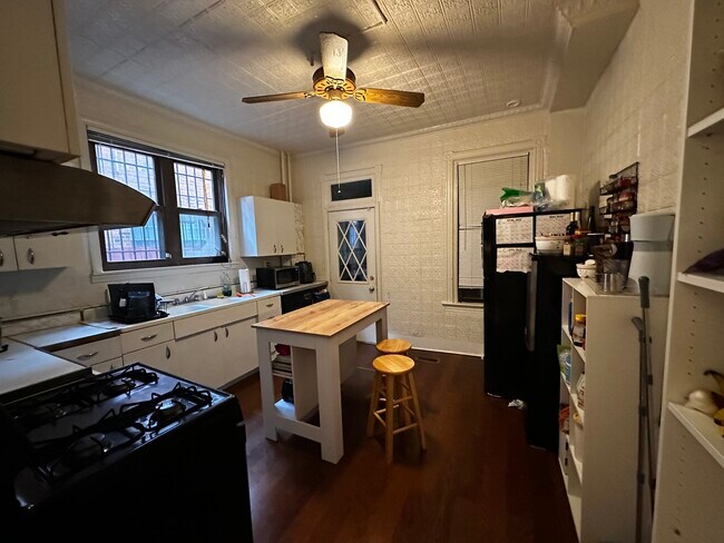 Building Photo - 1830 Swann St NW