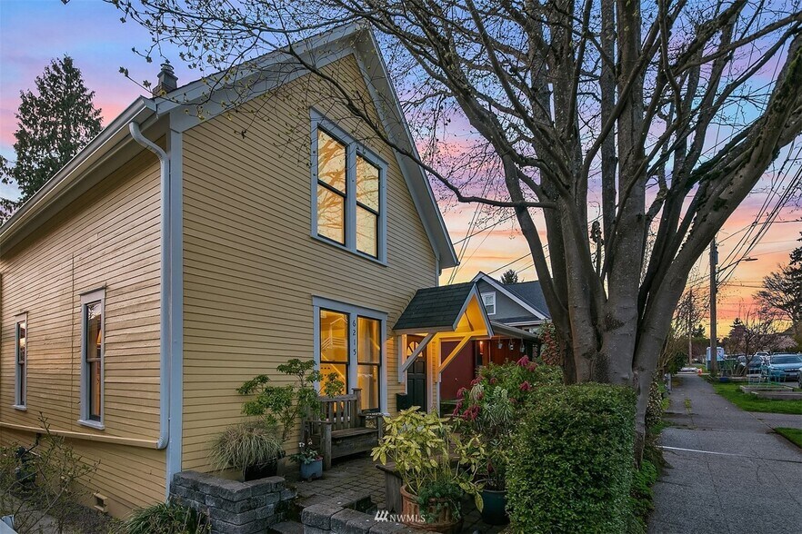 Building Photo - 6215 27th Ave NE