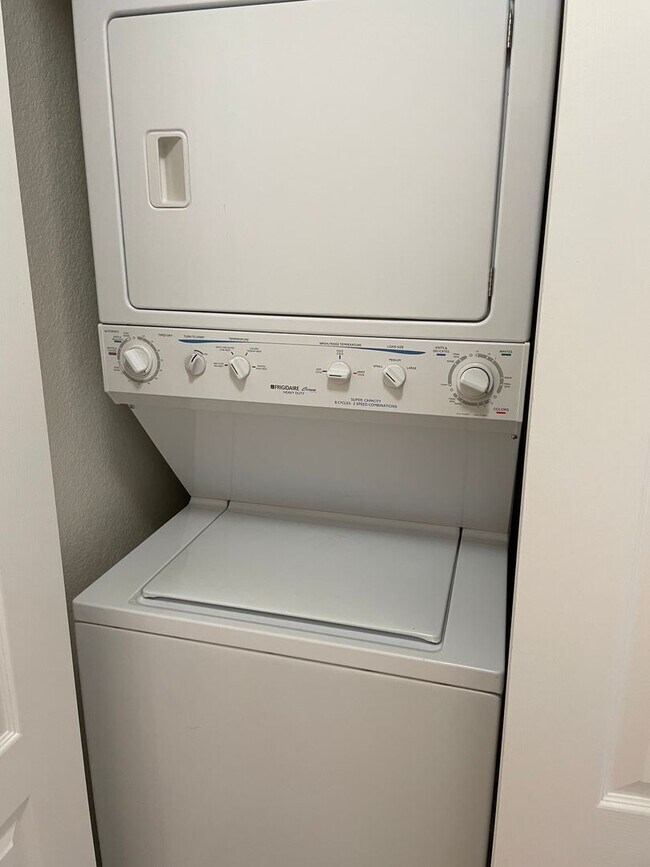 Building Photo - 2 bed/2 bath 2nd-floor condo in Lakeshores at Centerra.