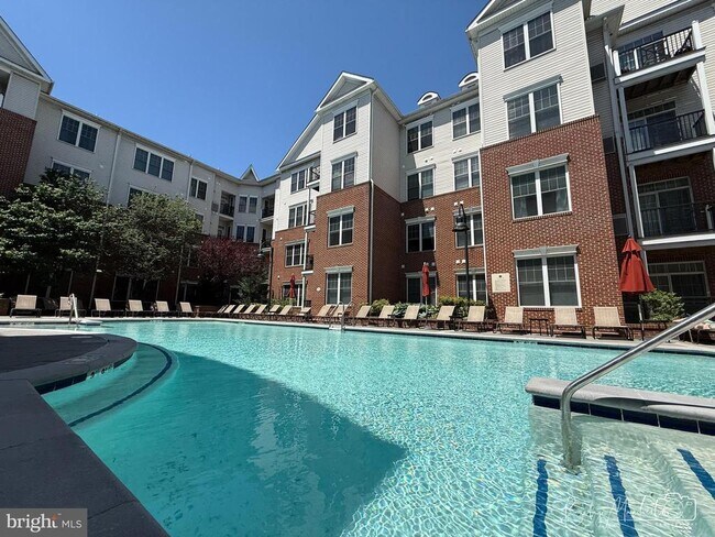 Building Photo - 350 W Elm St