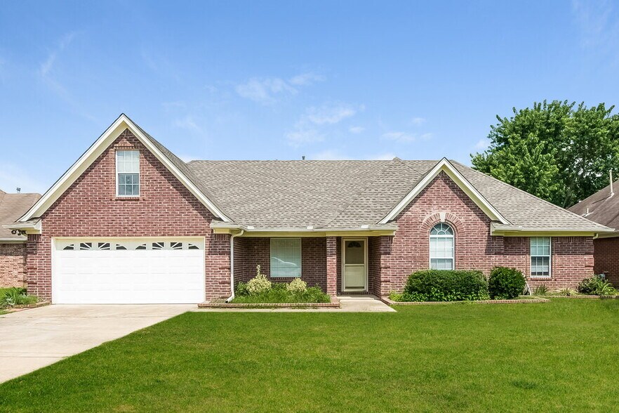 Primary Photo - 6906 Greyhawk Cove N