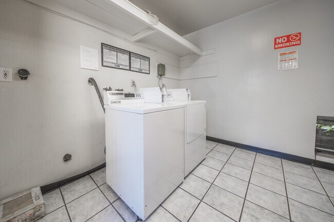 Building Photo - 14215 Sylvan St