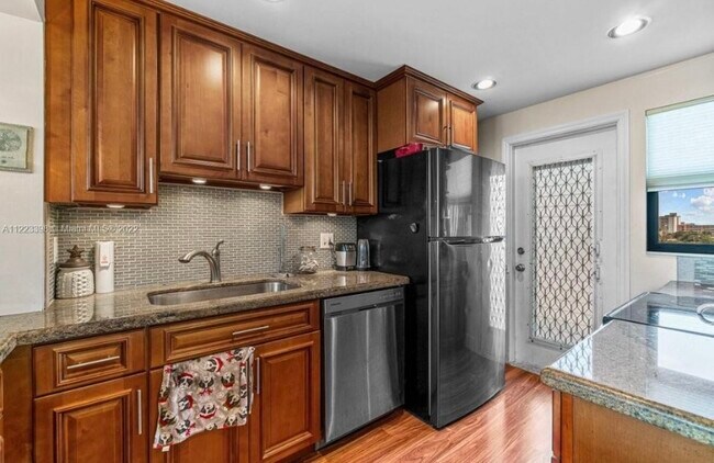 Building Photo - 801 N Ocean Blvd