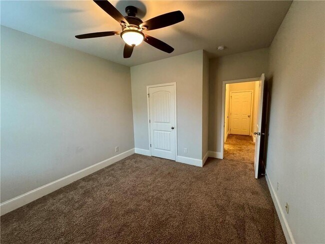 Building Photo - 7381 Parkland Bend