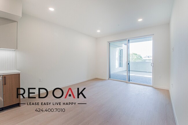 Building Photo - 856 S Gramercy Dr