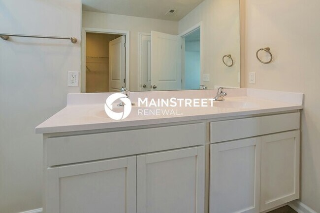 Building Photo - 4 Bedroom Pet-Friendly Home in KNOXVILLE, ...