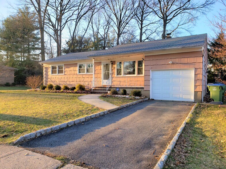 Building Photo - 252 W Hegel Ave