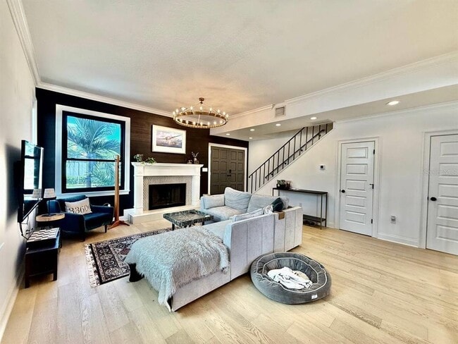 Building Photo - 162 E Davis Blvd