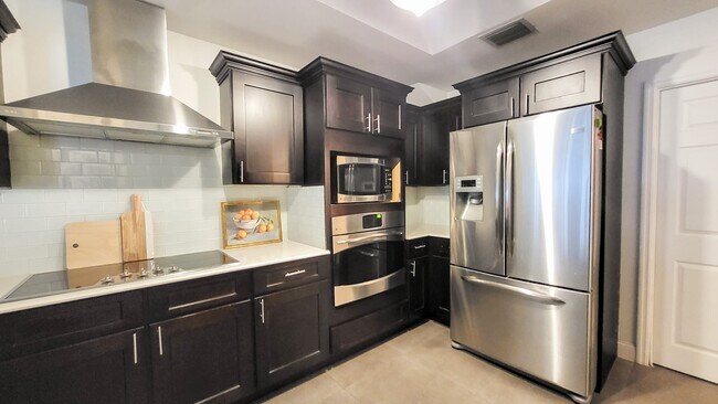 Building Photo - 4000 NW 4th Terrace