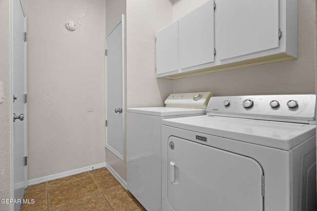 Building Photo - 143 N Alto Mesa Dr