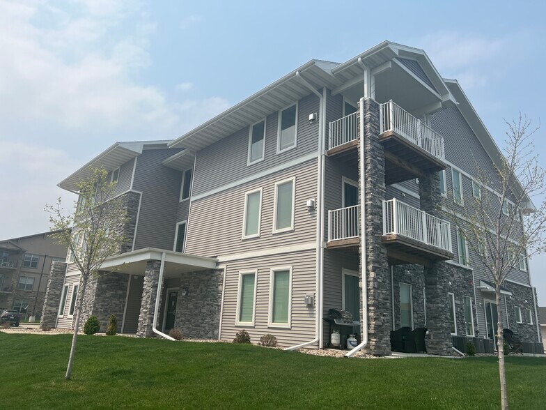 Building Photo - 2041 Cottonwood Rd