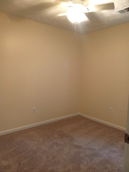 4th bedroom - 6146 Franconia Station Ln