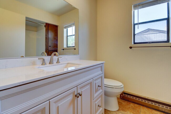 Building Photo - Home in Antelope Hills!