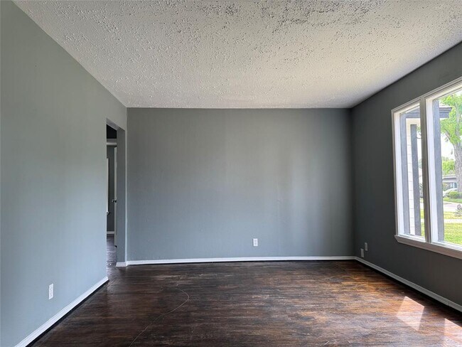 Building Photo - 3811 Florinda St