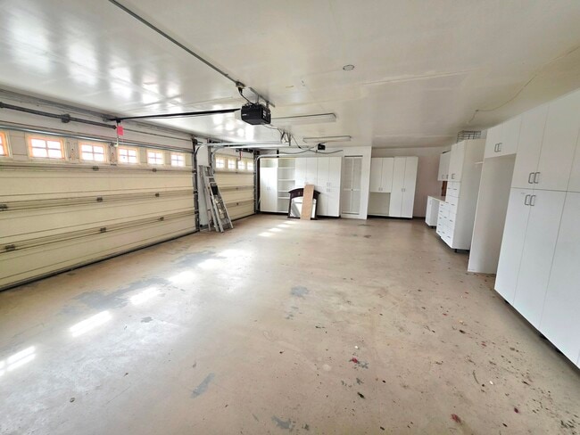 Building Photo - 40329 Sagewood Dr