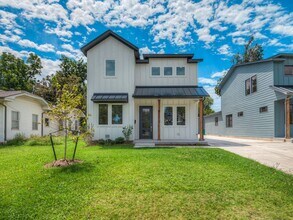Building Photo - Spacious 4-Bedroom Home with Thoughtful De...