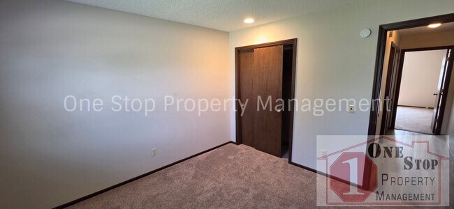 Building Photo - 1300 E 152nd Terrace