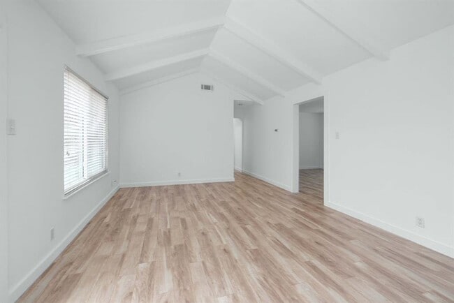 Building Photo - 8525 Maine Dr