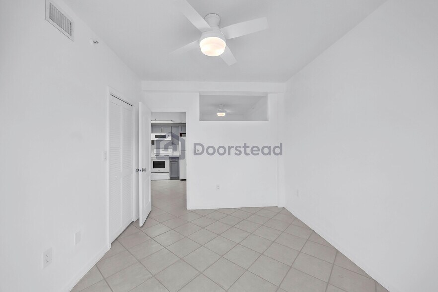 Building Photo - 3051 SW 27th Ave