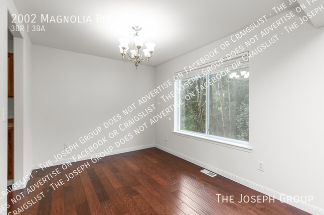 Building Photo - 2002 Magnolia Rd