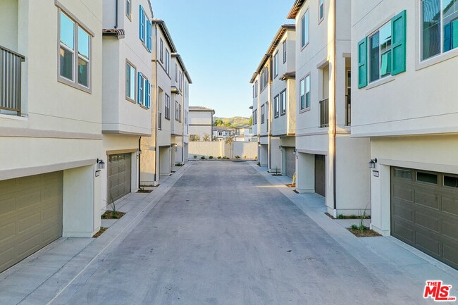 Building Photo - 3015 Tallahassee Ln