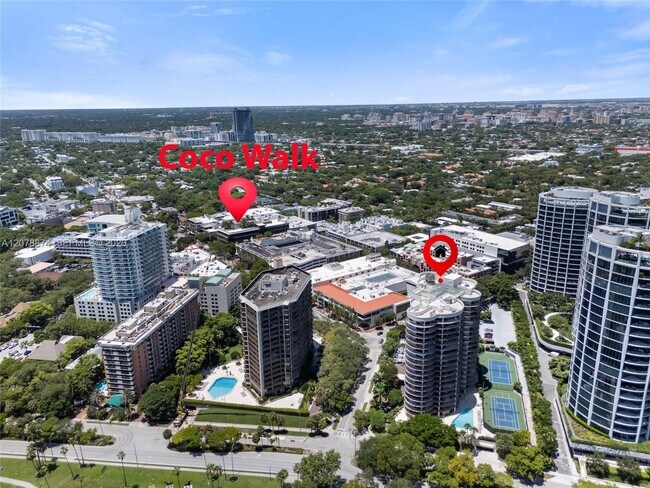 Building Photo - 2843 S Bayshore Dr