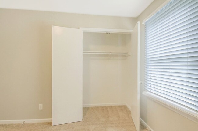 Building Photo - 2908 Buckthorne Ct