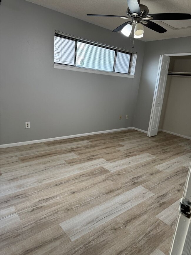 Building Photo - 2 bedroom + loft, 2 bathroom townhome near UCF