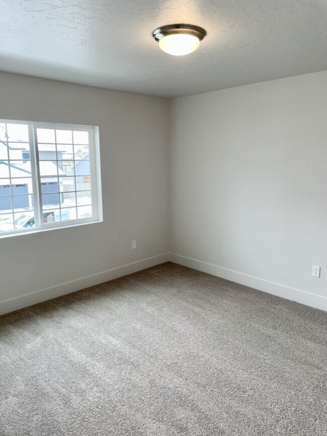 Building Photo - "Spacious 4-Bedroom Home on East Caldera Street with 2.5 Baths and 2,498 Sq Ft of Comfort in Meri...