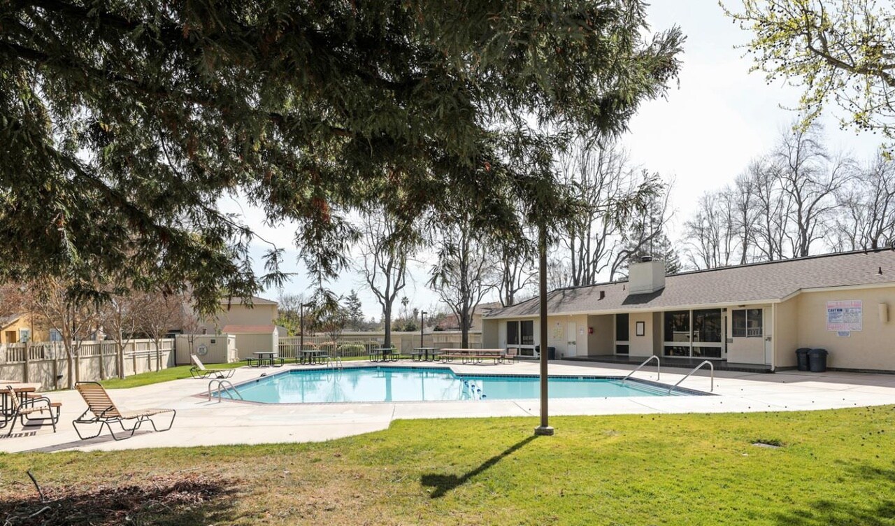 Building Photo - 1248 Crescent Ter