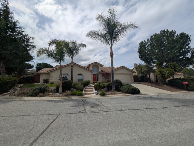 Building Photo - 520 Bobbys Ln