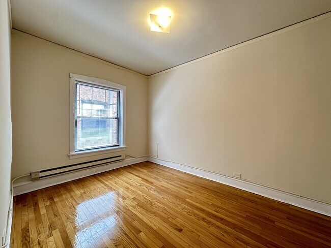 Building Photo - 1312 Oak Ave