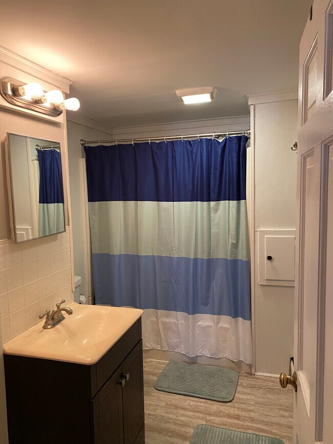 Building Photo - 17 Hanson St