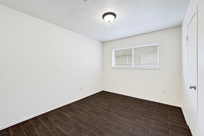 Building Photo - 957 Kerry Dr